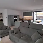 Hébergement de vacances Maison Avec Jacuzzy Proche Plages Et Commerces