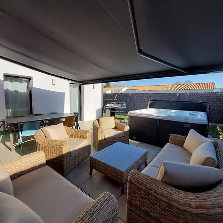 Hébergement de vacances Maison Avec Jacuzzy Proche Plages Et Commerces *